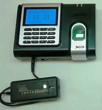 UPS conectado a reloj checador - esquema de instalación